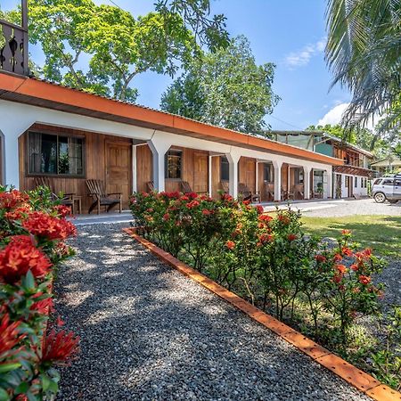 Cabinas Arrecife Cahuita Eksteriør bilde