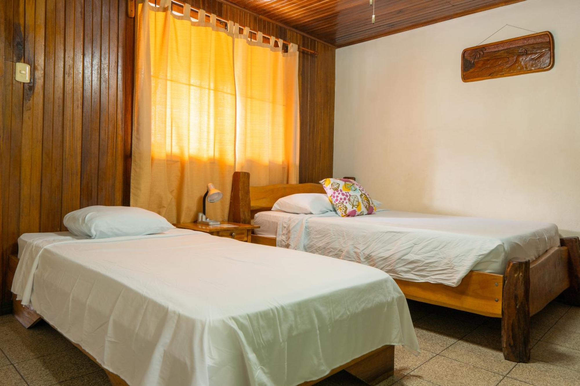 Cabinas Arrecife Cahuita Eksteriør bilde