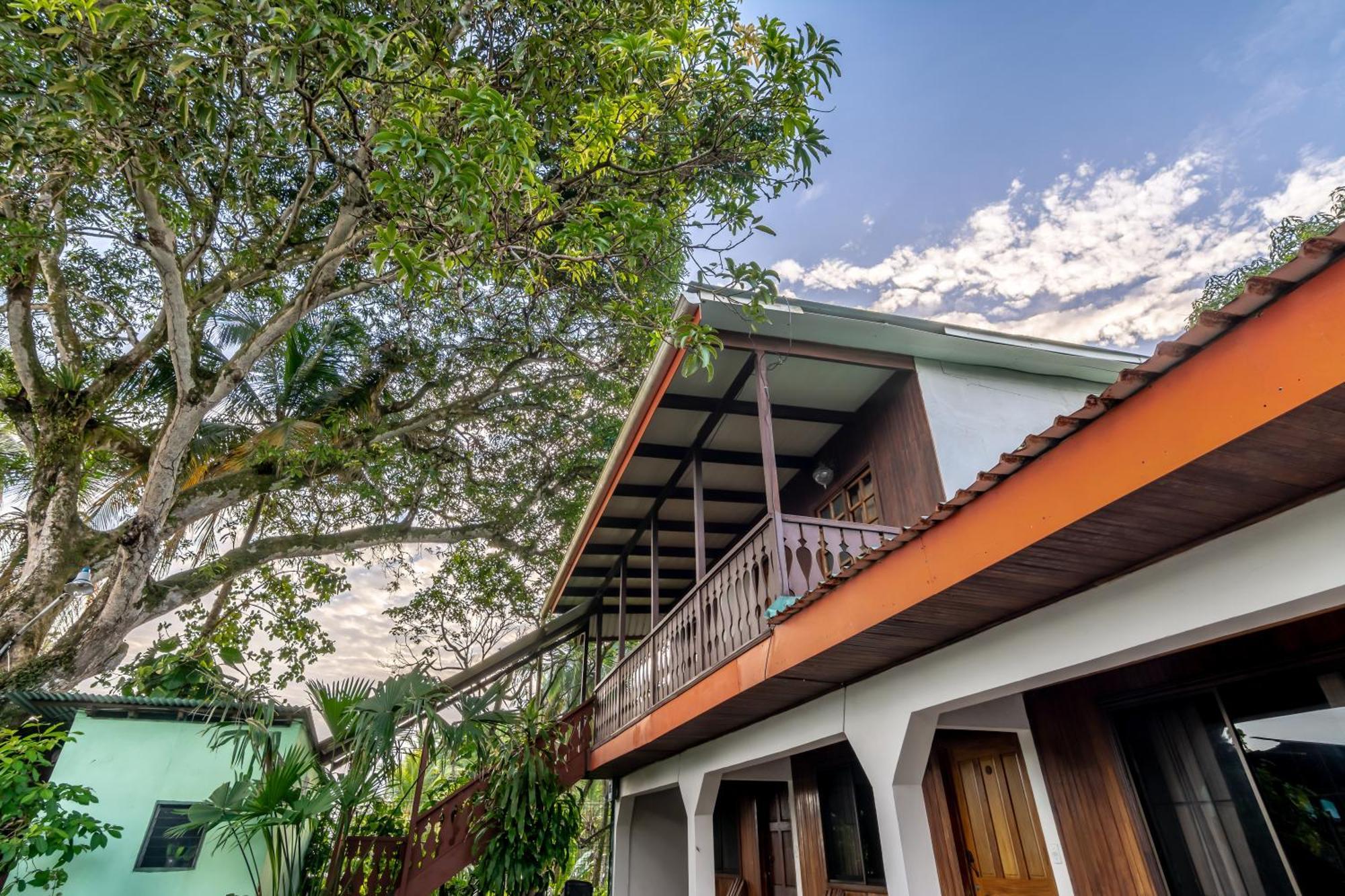 Cabinas Arrecife Cahuita Eksteriør bilde