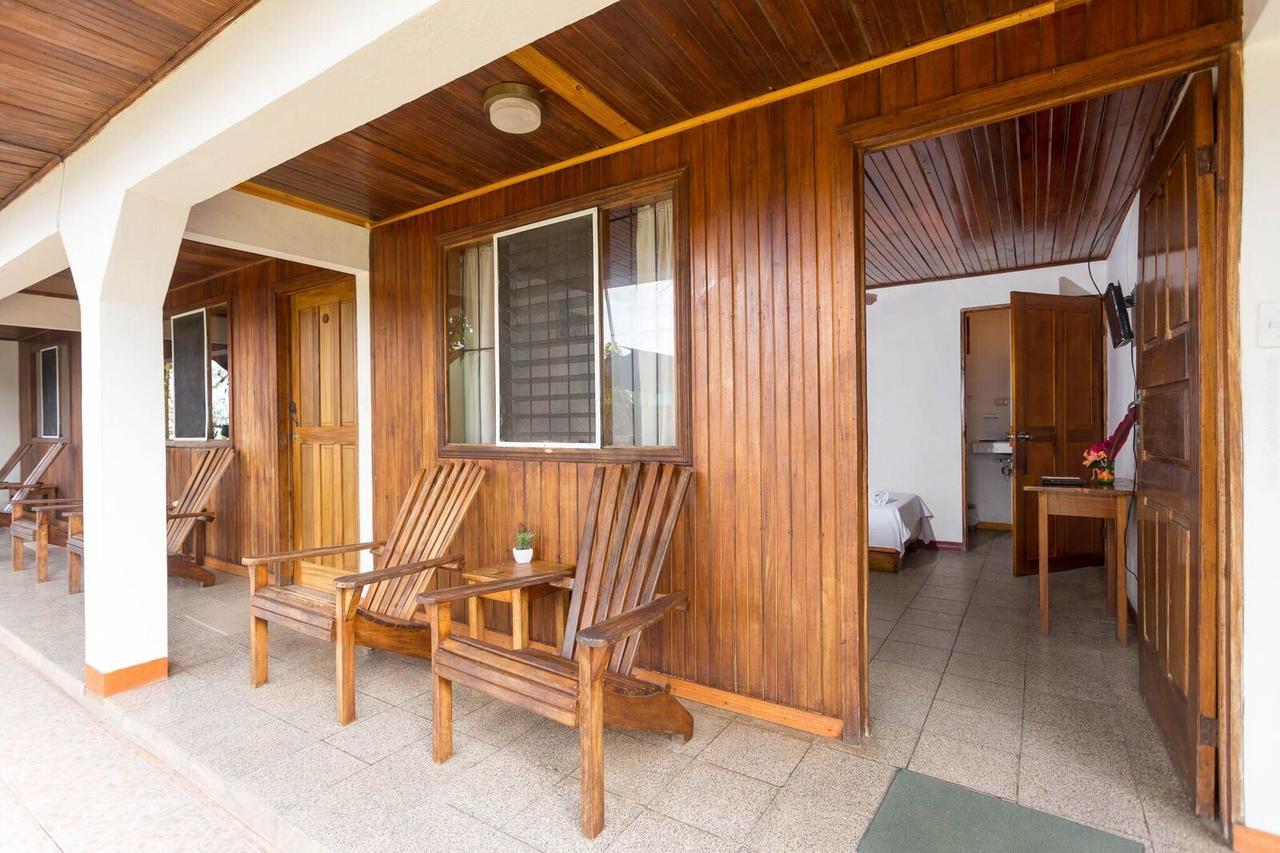 Cabinas Arrecife Cahuita Eksteriør bilde