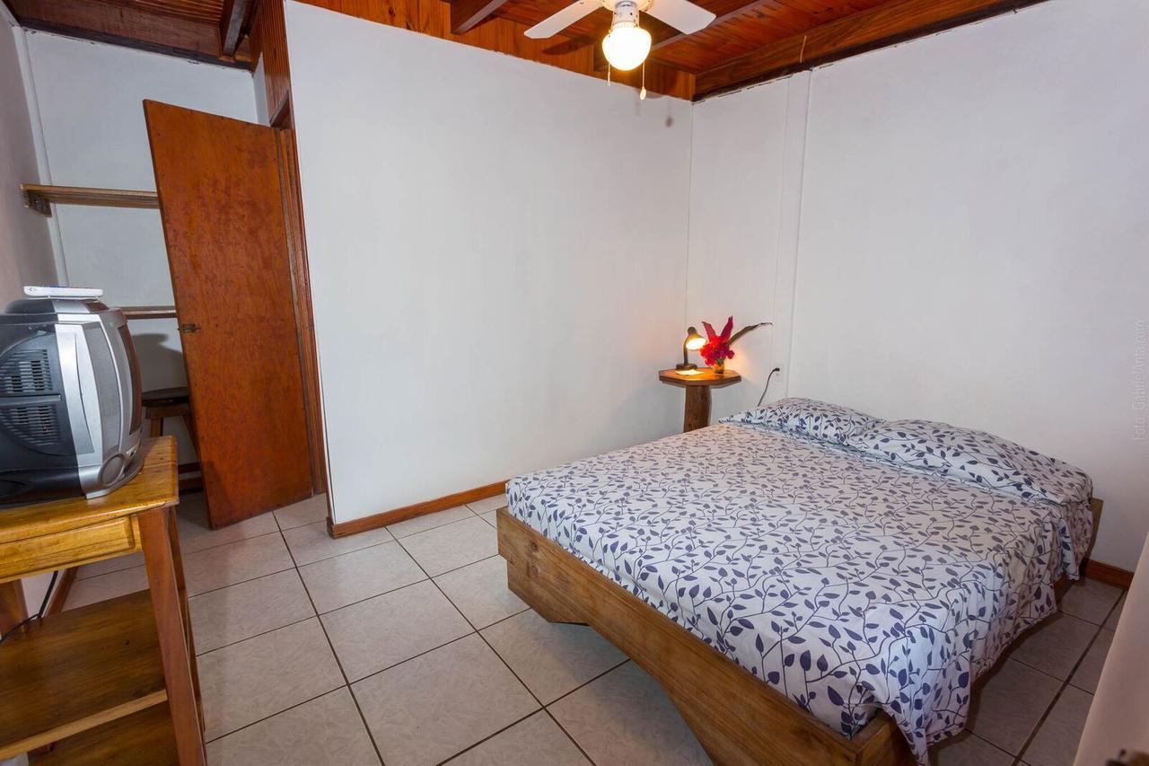 Cabinas Arrecife Cahuita Eksteriør bilde