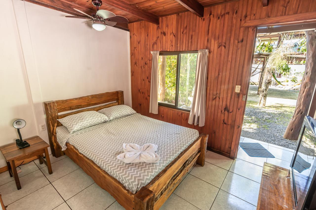 Cabinas Arrecife Cahuita Eksteriør bilde