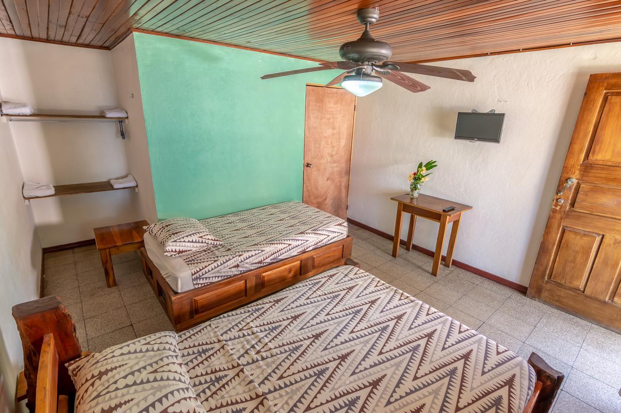 Cabinas Arrecife Cahuita Eksteriør bilde