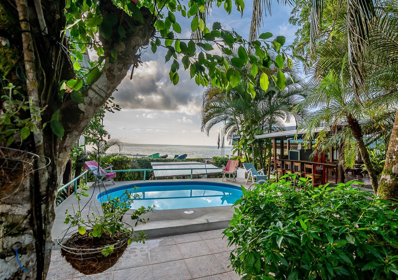 Cabinas Arrecife Cahuita Eksteriør bilde
