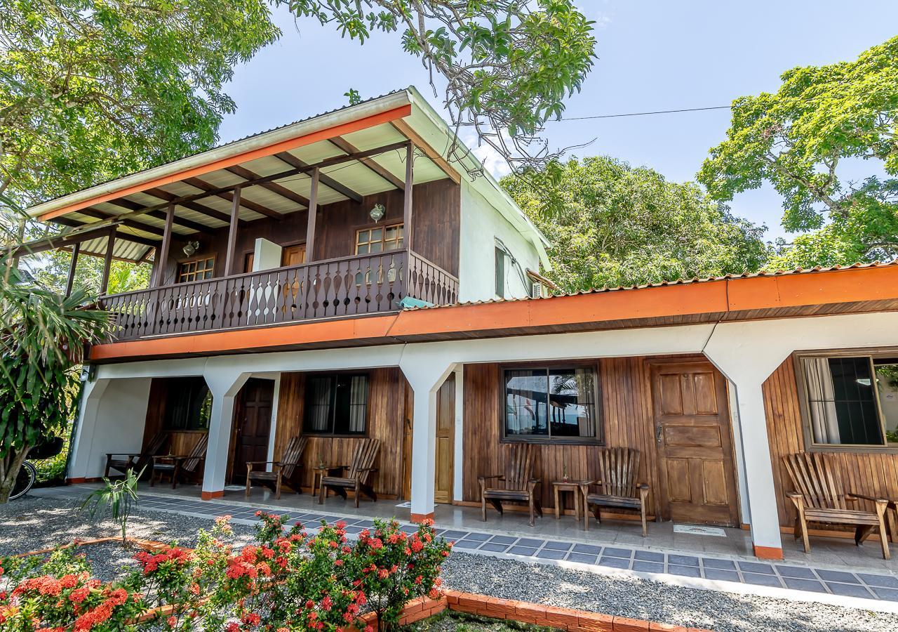 Cabinas Arrecife Cahuita Eksteriør bilde