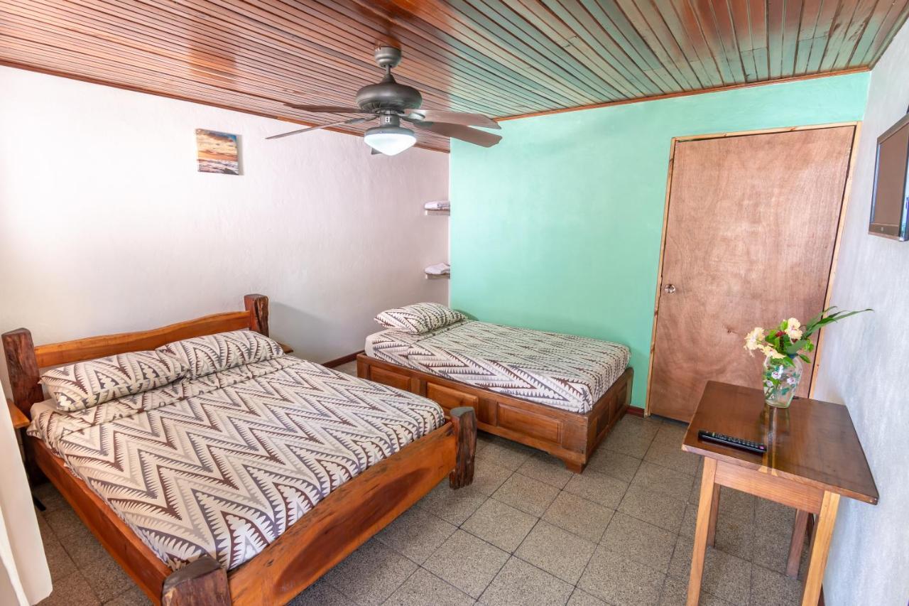 Cabinas Arrecife Cahuita Eksteriør bilde
